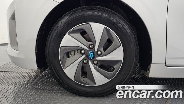 Hyundai Ioniq Hybrid I 2017 — фото 5