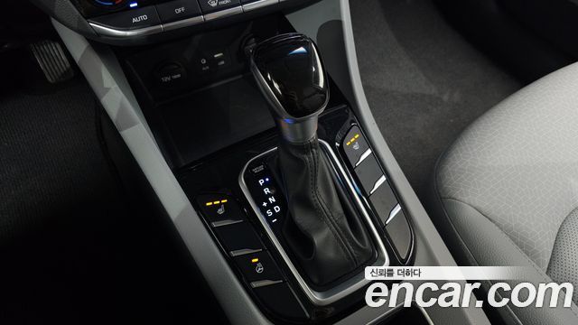 Hyundai Ioniq Hybrid I 2017 — фото 9
