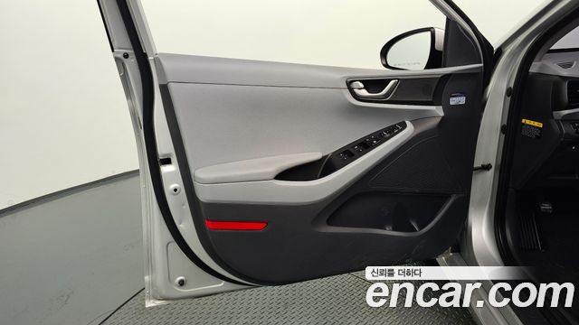Hyundai Ioniq Hybrid I 2017 — фото 30