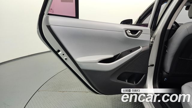 Hyundai Ioniq Hybrid I 2017 — фото 31