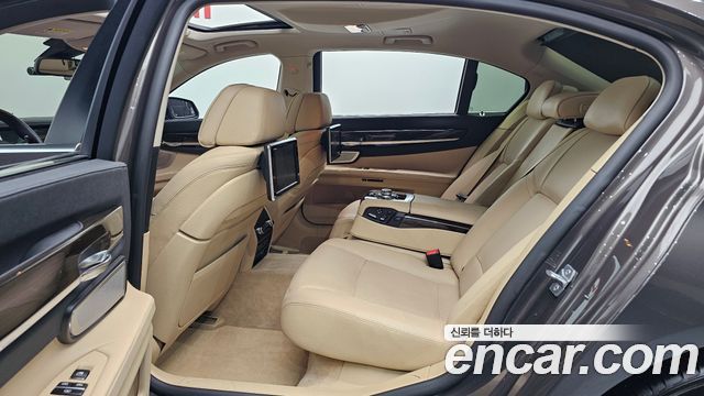 BMW 7 Series (F01) 750Li xDrive 2013 — фото 12