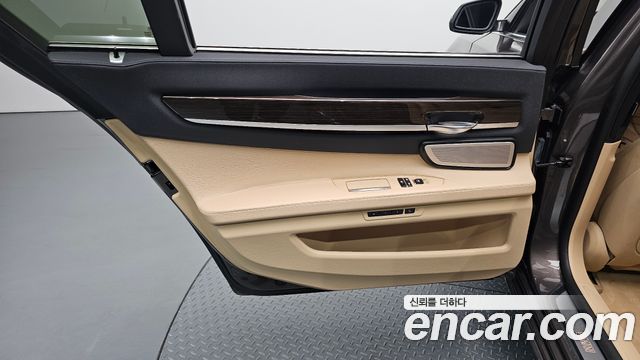 BMW 7 Series (F01) 750Li xDrive 2013 — фото 25