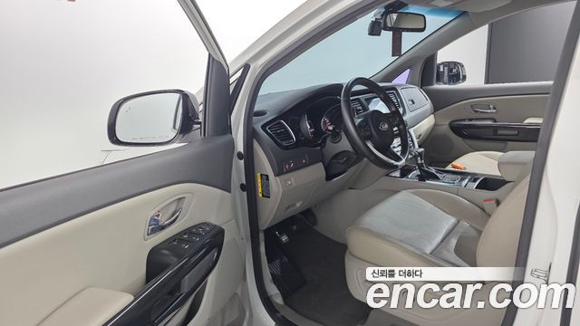 Kia Carnival 9-seater Prestige 2018 — фото 10
