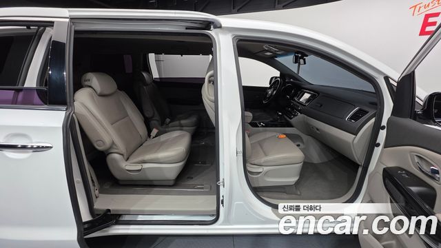 Kia Carnival 9-seater Prestige 2018 — фото 19