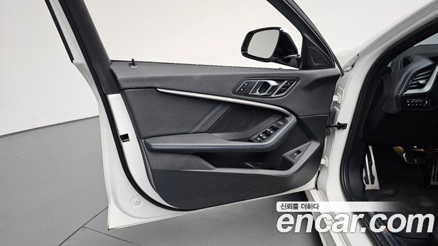 BMW 1 Series (F40) 120i M Sports 2023 — фото 24