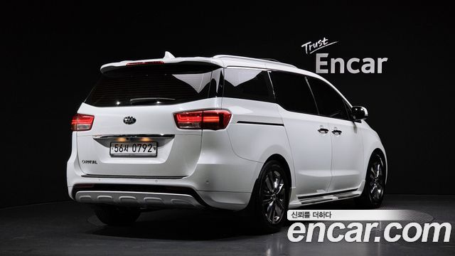 Kia Carnival 9-seater Prestige 2016 — фото 2