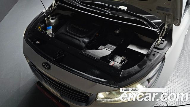 Kia Carnival 9-seater Prestige 2016 — фото 6