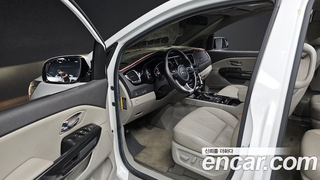 Kia Carnival 9-seater Prestige 2016 — фото 10