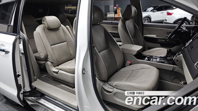 Kia Carnival 9-seater Prestige 2016 — фото 11