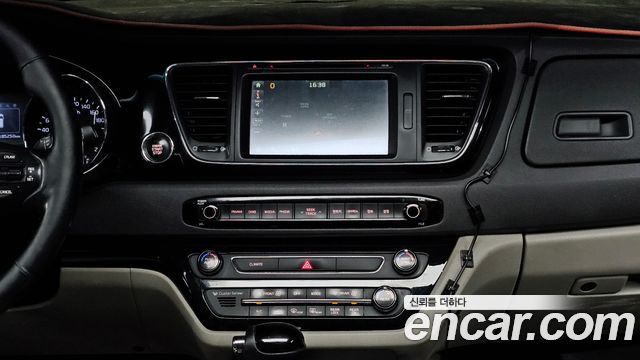 Kia Carnival 9-seater Prestige 2016 — фото 14