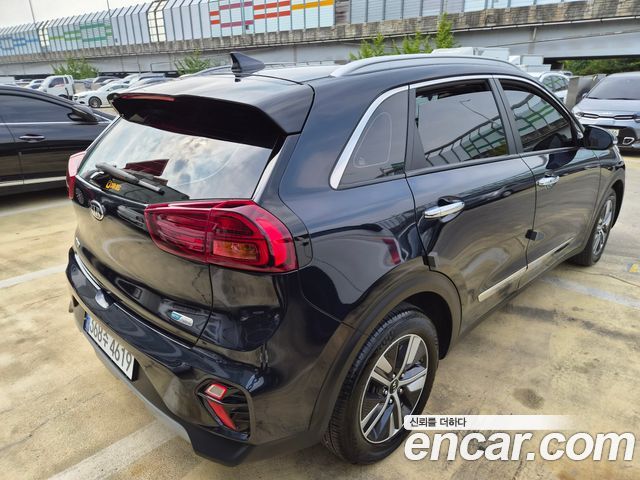 Kia Niro 1.6 HEV Noblesse Special 2020 — фото 6