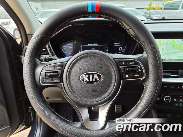 Kia Niro 1.6 HEV Noblesse Special 2020 — фото 16