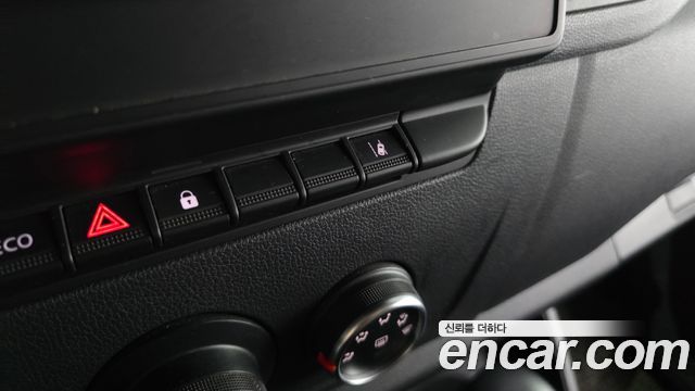 Renault Korea Master 2.3 Van S 2020 — фото 17