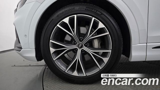 Audi Q8 (4M) 55 TFSI Quattro Premium 2022 — фото 5