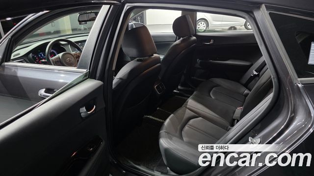 Kia K5 (II) 2.0 MX Prestige 2017 — фото 19