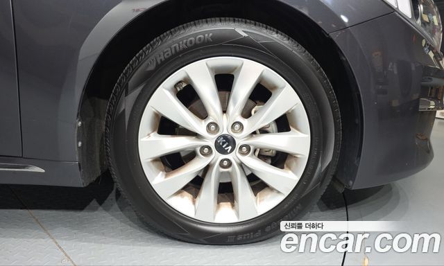 Kia K5 (II) 2.0 MX Prestige 2017 — фото 21