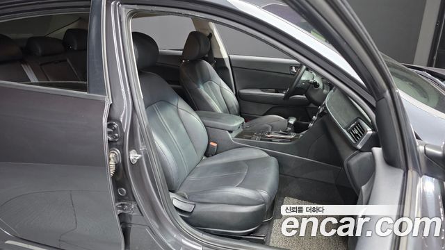 Kia K5 (II) 2.0 MX Prestige 2017 — фото 26
