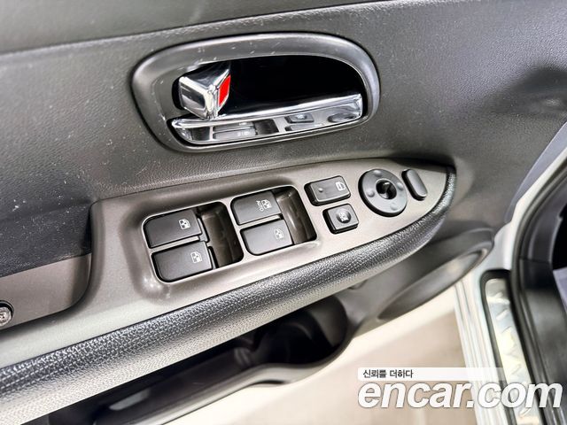 Kia Carens LPI 2.0 GLX High-Deluxe 2011 — фото 9