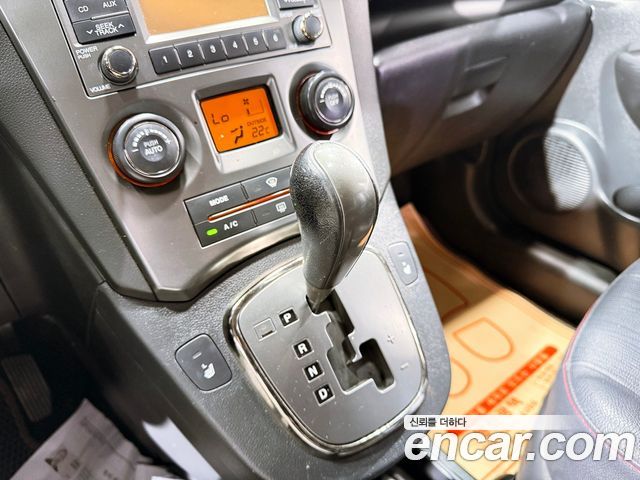 Kia Carens LPI 2.0 GLX High-Deluxe 2011 — фото 15