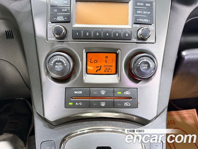Kia Carens LPI 2.0 GLX High-Deluxe 2011 — фото 17