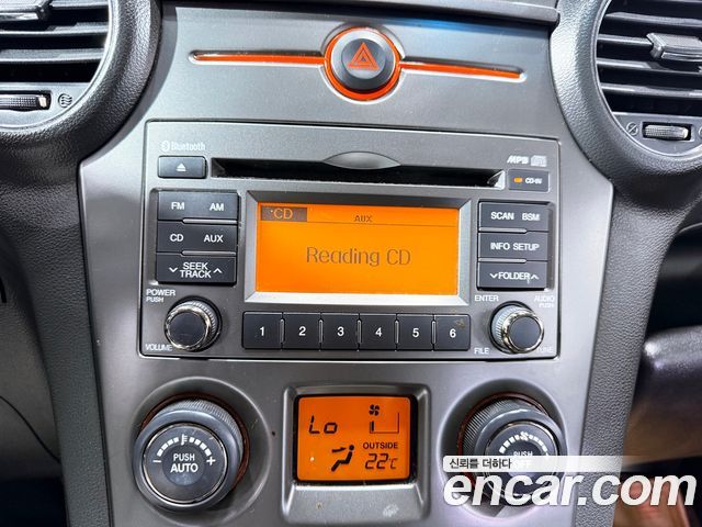 Kia Carens LPI 2.0 GLX High-Deluxe 2011 — фото 18