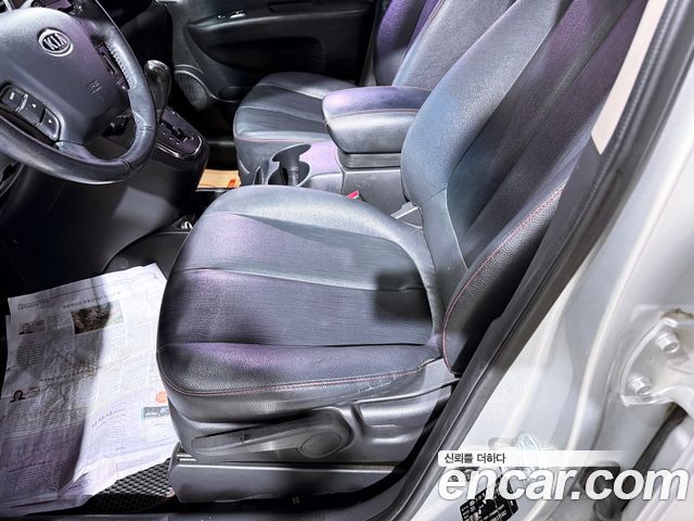 Kia Carens LPI 2.0 GLX High-Deluxe 2011 — фото 22