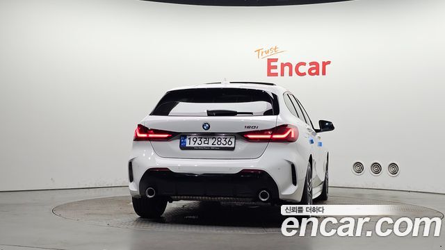 BMW 1 Series (F40) 120i M Sports 2023 — фото 4