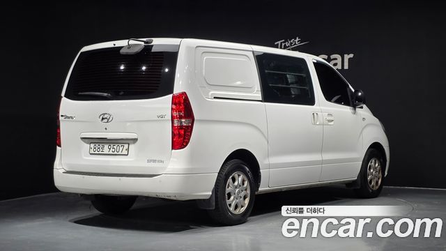 Hyundai Grand Starex 3-Seater VAN CVX Deluxe 2015 — фото 2