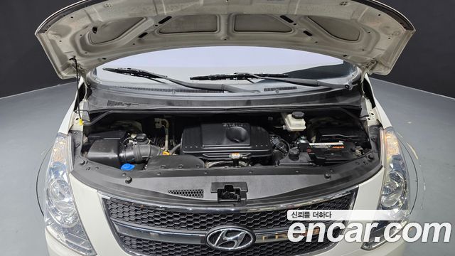 Hyundai Grand Starex 3-Seater VAN CVX Deluxe 2015 — фото 6