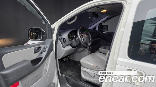 Hyundai Grand Starex 3-Seater VAN CVX Deluxe 2015 — фото 10