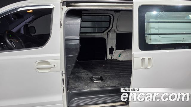 Hyundai Grand Starex 3-Seater VAN CVX Deluxe 2015 — фото 11