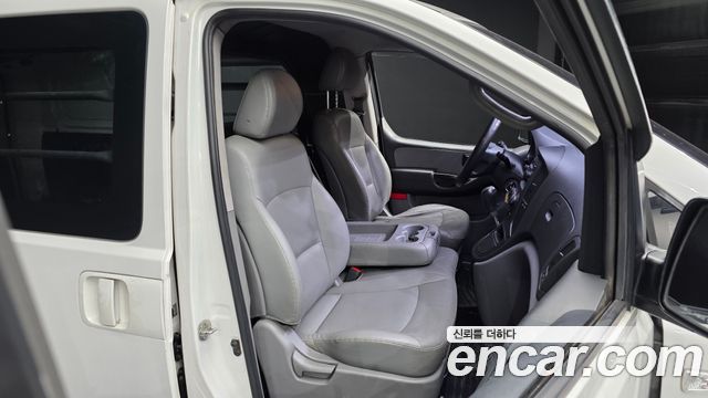 Hyundai Grand Starex 3-Seater VAN CVX Deluxe 2015 — фото 12