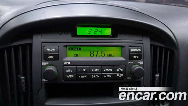 Hyundai Grand Starex 3-Seater VAN CVX Deluxe 2015 — фото 16