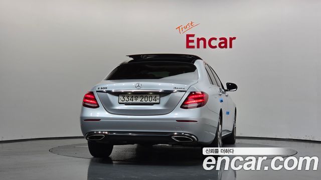 Mercedes-Benz E-Class (W213) E300 4MATIC Avnatgarde 2017 — фото 4