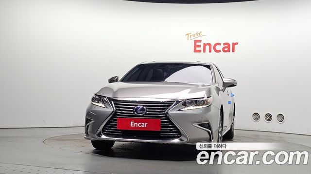Lexus ES300h Executive XV60 2016 — фото 3