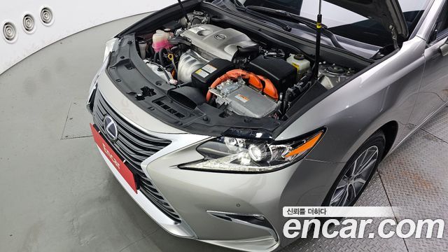 Lexus ES300h Executive XV60 2016 — фото 6