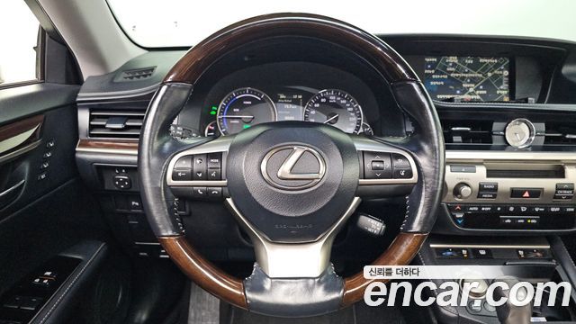 Lexus ES300h Executive XV60 2016 — фото 14