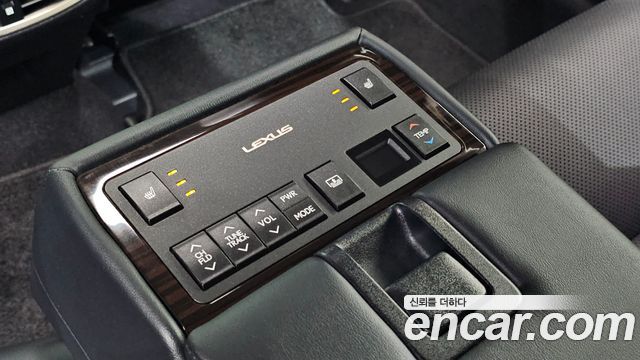 Lexus ES300h Executive XV60 2016 — фото 19