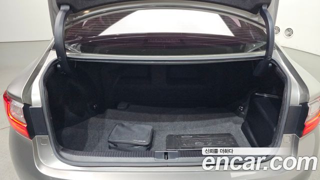 Lexus ES300h Executive XV60 2016 — фото 20