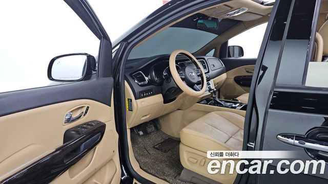 Kia Carnival 7-seater Limousine President 2017 — фото 10