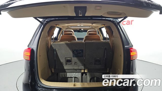 Kia Carnival 7-seater Limousine President 2017 — фото 16
