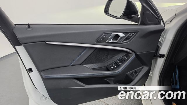 BMW 1 Series (F40) 120i M Sports 2024 — фото 24