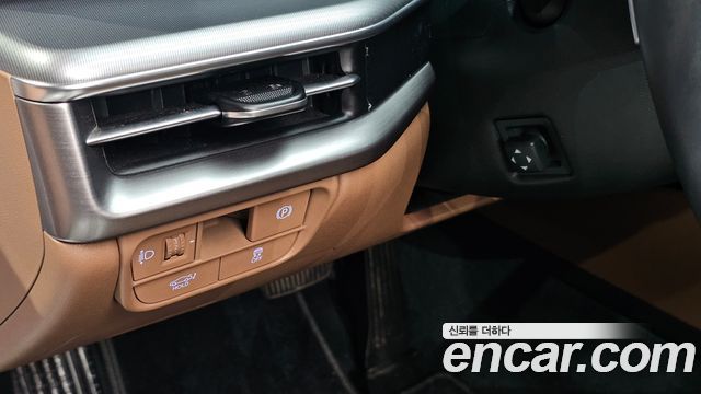 Hyundai Grandeur (GN7) 2,5 Gasoline 2WD Exclusive 2024 — фото 18
