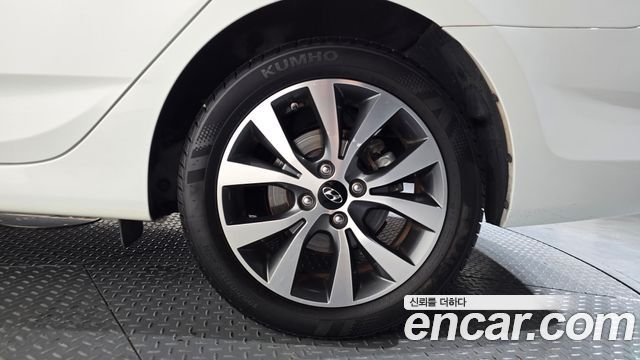 Hyundai Accent (New) 1.4 VVT Premium 2015 — фото 21