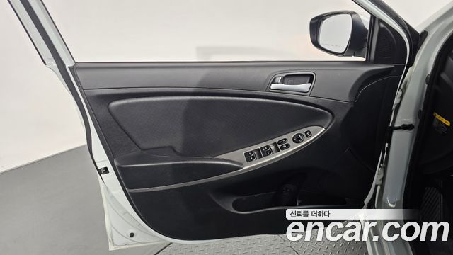 Hyundai Accent (New) 1.4 VVT Premium 2015 — фото 24