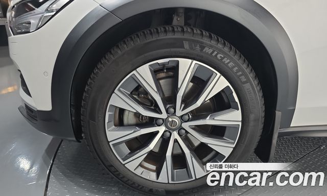 Volvo V90 Cross Country B5 Pro AWD 2021 — фото 5