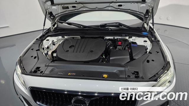 Volvo V90 Cross Country B5 Pro AWD 2021 — фото 6