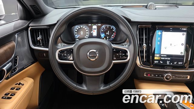 Volvo V90 Cross Country B5 Pro AWD 2021 — фото 10