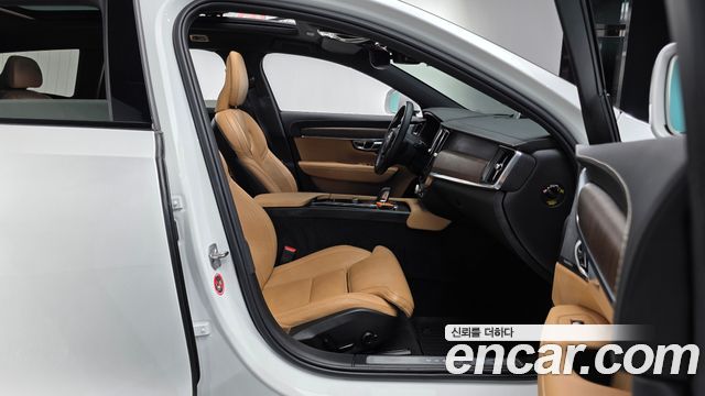 Volvo V90 Cross Country B5 Pro AWD 2021 — фото 11