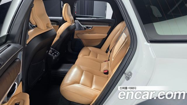 Volvo V90 Cross Country B5 Pro AWD 2021 — фото 13